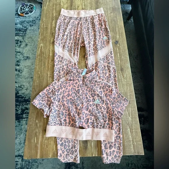 Adidas Hyperglam Blush Cheetah/Leopard crop top and leggings set - Picture 3 of 8